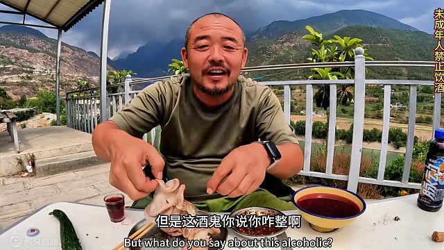 沙和尚去西藏在迪庆州露营，背靠玉龙雪山喝红加白，看看喝多少#户外美食 #户外生活 #床车旅行 