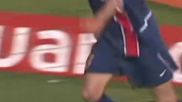 足球赛场那些毫无体育精神的不道德瞬间，真的是细节见人品#dou来足球季 #足球的魅力