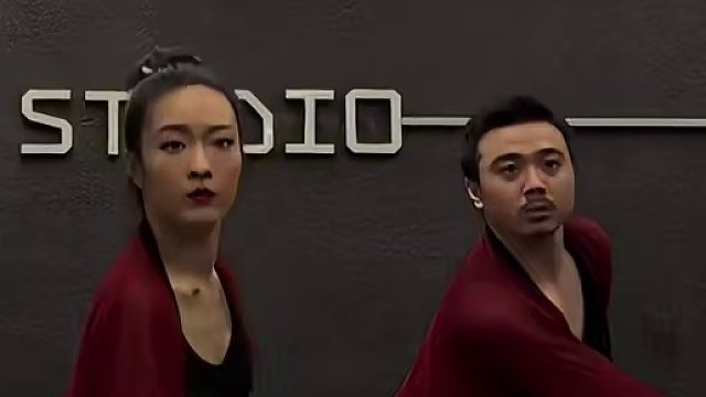 #兔小跳编舞#原创编舞#国风爵士#与凤行 #碧苍战歌 王爷的赤羽枪太重了，我举不动惹