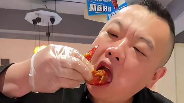 专职十年大排档，高碑店有一道特色，一生必吃油爆虾，味道顶呱呱#高碑店同城 #高碑店同城 #同城美食 