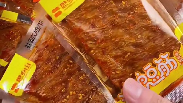 敢来挑战吗！每一包都加了魔鬼辣椒！一包炫完直接上头的感觉！脸都给我辣麻了！！#辣条 #美食 #吃货们