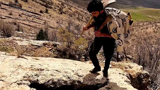 这是你拿着放大镜都找不到的庇护所 一个隐藏在山坡下的庇护所，不但面积大，而且居住十分舒适#野外生活 