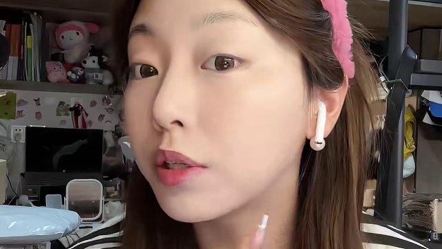 小小蛋糕让我崩溃三次！！！宅在宿舍是最好的充电方式✌️#校园vlog #日常vlog #女大学生日常