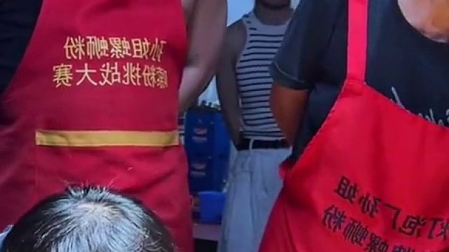 龙卷风要1分钟吃完5两螺蛳粉~阿姨血亏5000块~#螺蛳粉
