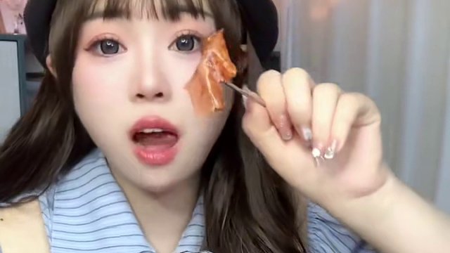 一袋80包的零食大礼包实在忍不住啊！最近我简直是零食大户了哈哈哈#零食大礼包 #追剧小零食 #吃货日