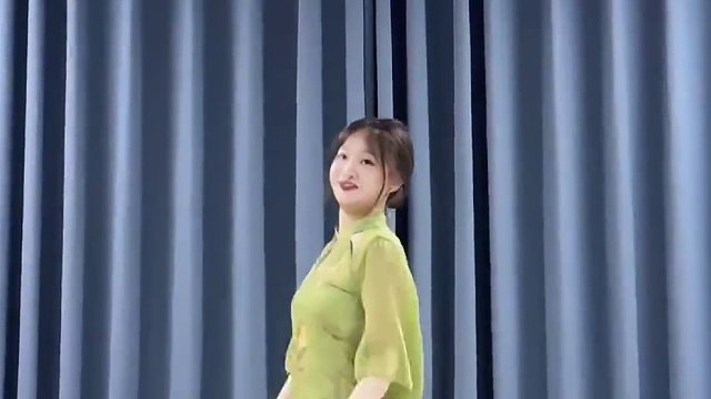 玩一个换装游戏 #青花瓷 #白小白编舞 #青花瓷粤语版