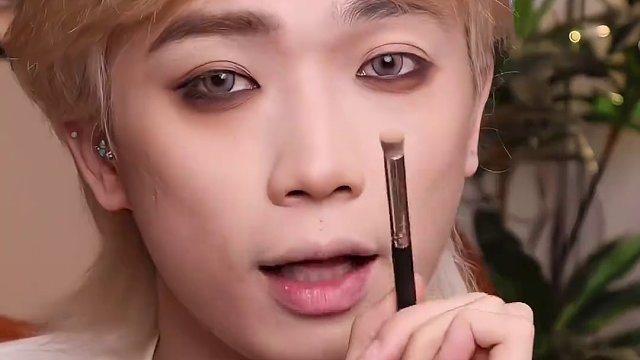 学会这个烟熏妆这不比小猫咪迷人#汤姆的梦中情猫仿妆 #烟熏妆 #美妆 #妆教