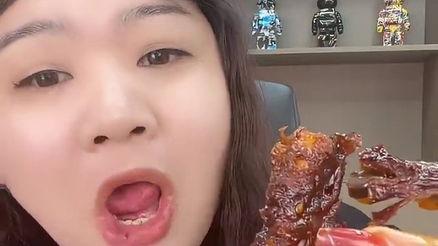 香香辣辣的鸭翅来啦！追剧吃一吃太爽了！#鸭翅#追剧必备零食