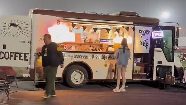 在一堆人前面献丑啦 5岁漂移车手第一次参加线下聚会#漂移 #车友聚会