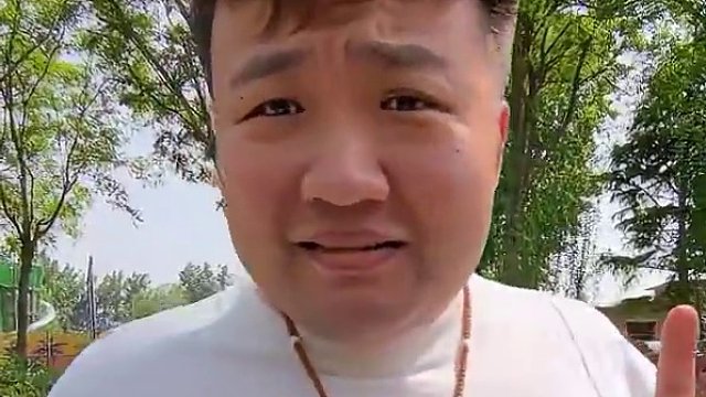 曹小姨和小俊哥；爆笑瞬间，曹姨被男客户戏耍，看小姨如何应对！ #梦幻西游 #记录真实生活 #爆笑瞬间