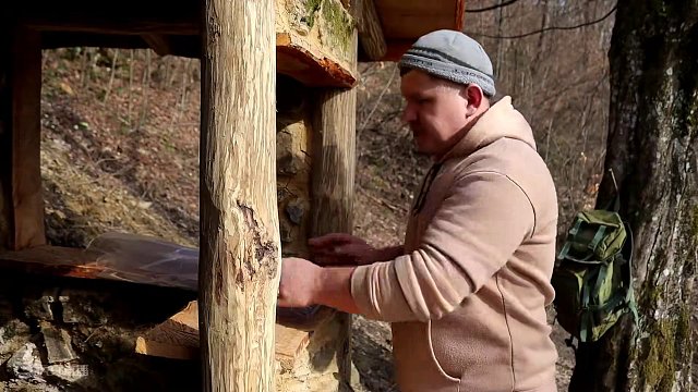 男人在野外搭建一间小木屋生活后续，荒野建造长视频完整版！ #野外生存  #解压  #原始技术