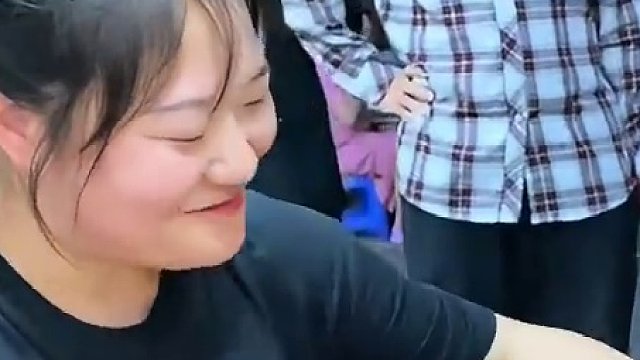 湖南美女挑战3两螺蛳粉~阿姨血亏3000块~#螺蛳粉 #螺蛳粉 #为家乡美食打ca