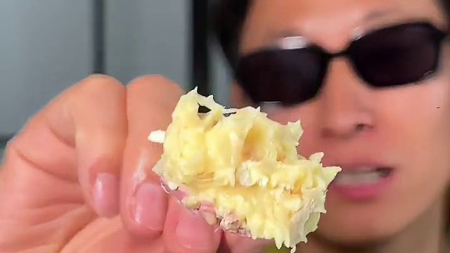 #爆浆榴莲千层 真的巨爽，整整一斤的榴莲果肉！只要128！榴莲脑袋真的闭眼冲～#谁懂这一口的好吃程度