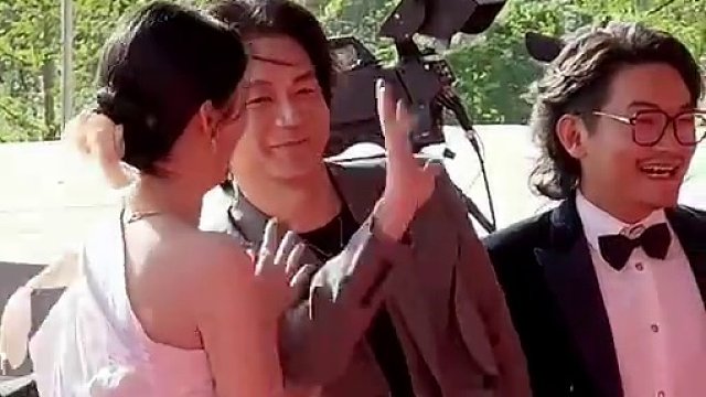 #周也 出席第十四届#北京国际电影节开幕式，也子看起来心情真的很好~#云上北影节#桃厂报道团#云边有