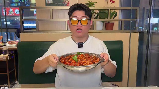 七景天真的绝！吃几斤螃蟹送几斤龙虾！单点一份龙虾的话也只要68！分量足味道也好#小龙虾 #同城美食 