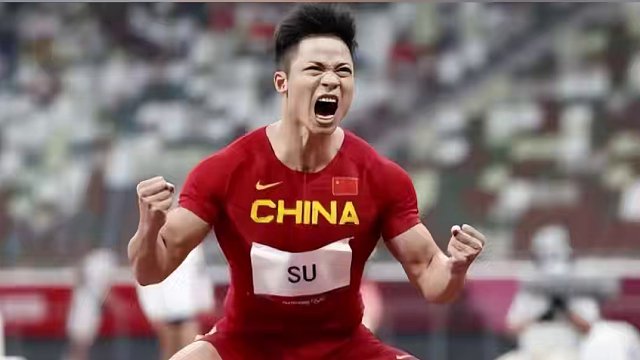 苏炳添用三年时间完成蜕变！2012～2015年两次对战博尔特 #博尔特 #苏炳添 #体育精神 #短跑