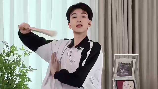 谦谦君子 温润如玉 #男高 #变装 #古典舞 #青花瓷 #粤语版青花瓷舞蹈挑战