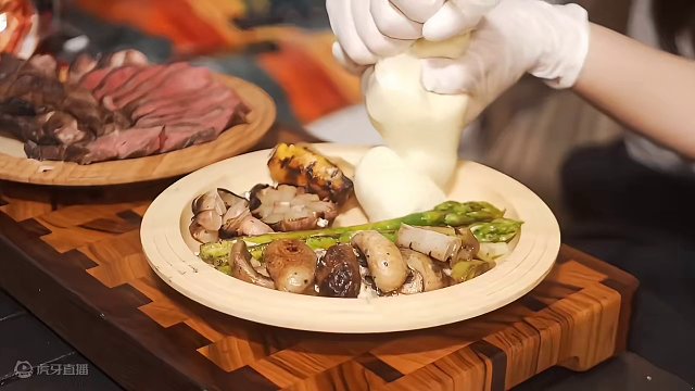 奢华露营（壹）
露营可不是简陋艰苦的代名词，露营也可以吃好喝好，精致奢华~
 #露营 #奢华 #助眠