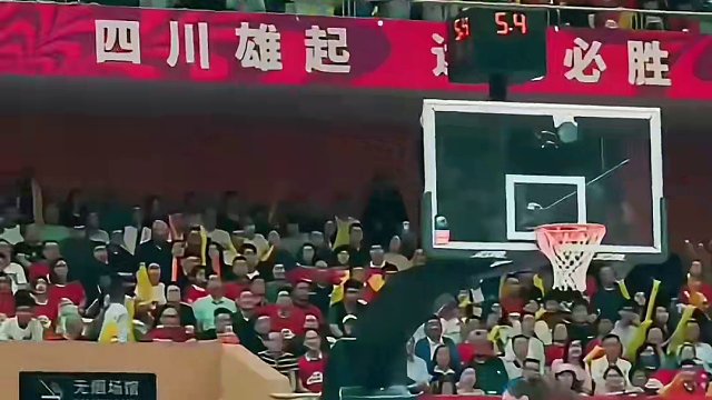 #李梦 #女篮总决赛 #四川远达美乐女篮 李梦超高难度进球，四川赢得第四场胜利，总比分2:2平，4月