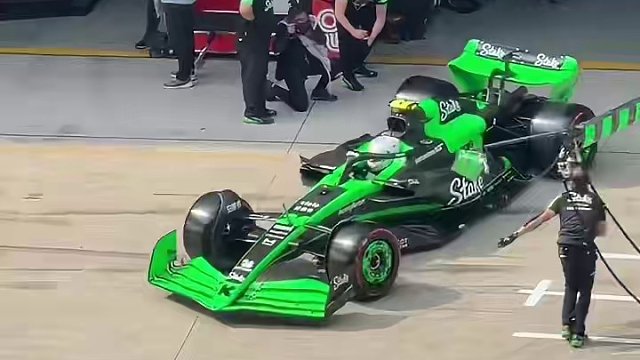 从p房出发 享受我们所有人的欢呼声#F1 #周冠宇