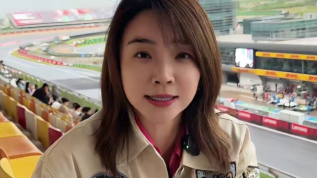 在F1主场感受着选手们燃爆的速度与激情！不禁感慨这背后付出的汗水和金钱，驰骋在赛道上的每位选手都早已