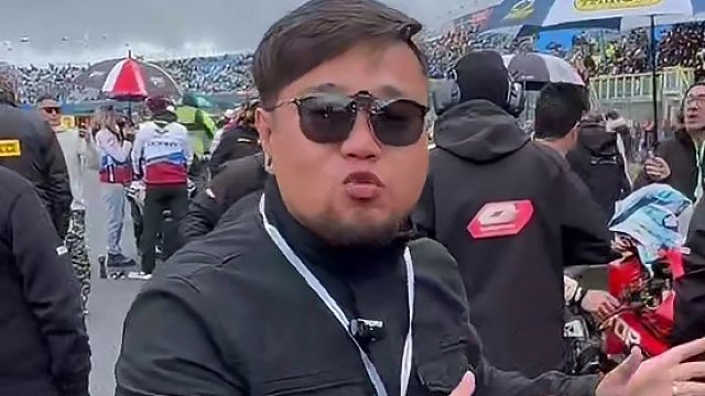 QJ赛800雄起荷兰赛场，几天没见都学会套圈了 #WSBK #QJMOTOR #赛800 #赛车 #