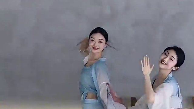 跳起舞来，脸上的笑容都变甜啦！ #翻跳 #弥渡山歌 #弥渡山歌舞蹈 #民族风 #弥渡山歌俏皮舞