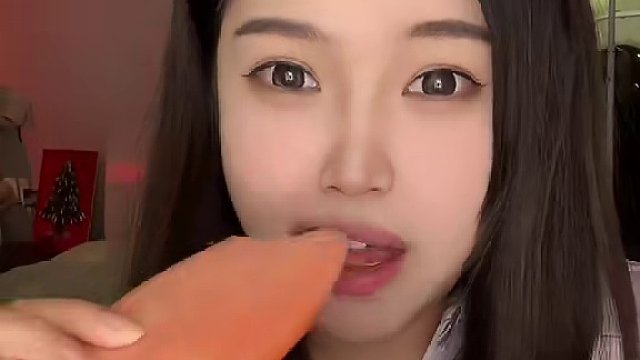 挖到4个很火的酸野试试！酸爽多汁…口水狂飙！！ #好吃到停不下来 #酸野 #零食推荐 #脆甜多汁 #