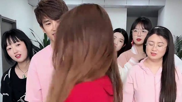 这个动作你行吗？一起来试试吧#办公室游戏 #真会玩 #我的逗比同事 #这操作看呆了