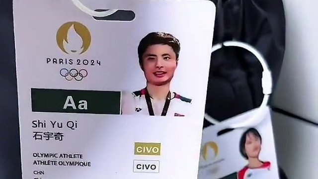 赶紧艾特你的球搭子给你买这个羽球参赛卡挂件～#羽毛球 #桃田贤斗