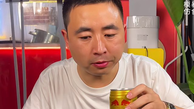 1斤很多壮汉都不吃完，这个超瘦的小妹妹居然吃得这么平静，真的难以置信#重庆小面 #重庆美食 #挑战 