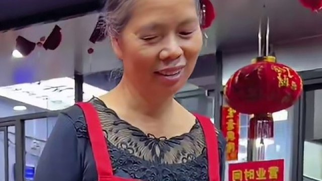 河北90斤美女吃3两螺蛳粉~阿姨血亏3000块~#螺蛳粉