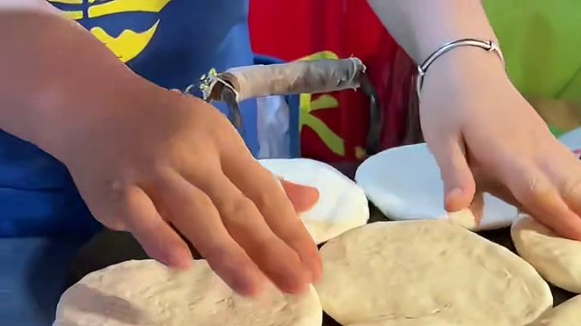 挑战用随机金额吃街头美食  看看可以吃到啥？！ #街头美食 #路边摊美味 #随拍 #挑战美食 #街边