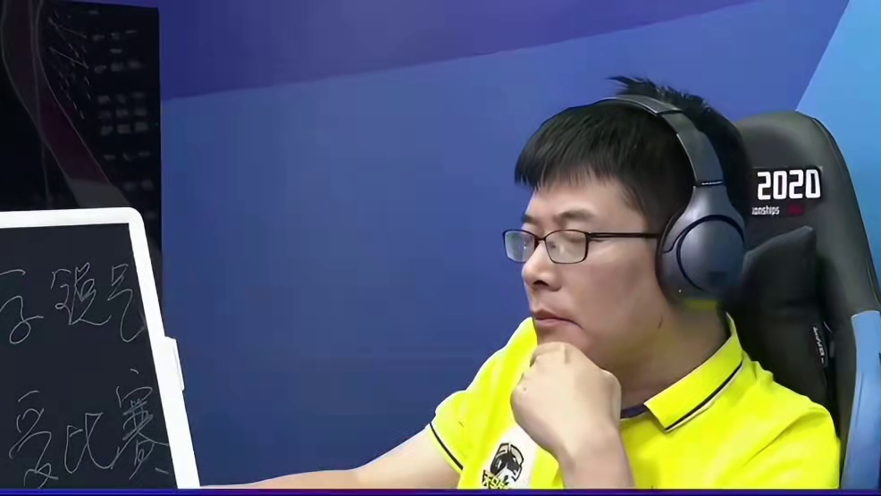 低级操作竟然也能骗炸，三张2骗了三炸，解说都看蒙了 #斗地主 #这操作都看傻了