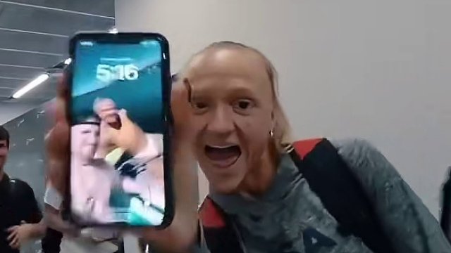 跳水运动员的手机锁屏图片是……？
#跳水#