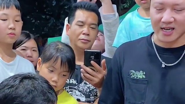 湖南帅哥专门来踢馆！要两分钟吃完，让八戒亏5000块~ #螺蛳粉