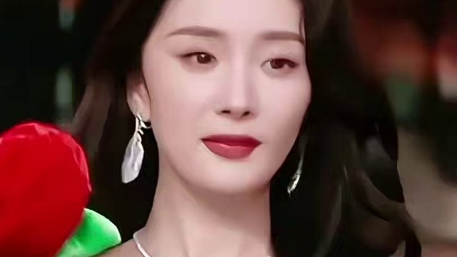 这一刻 她真的像光一样照亮了别人！#哈尔滨一九四四 #杨幂 #檀健次 #蔡维泽 #哈尔滨一九四四 硬