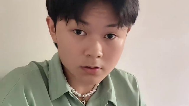 狂澜中的独舞：他那无畏的姿态