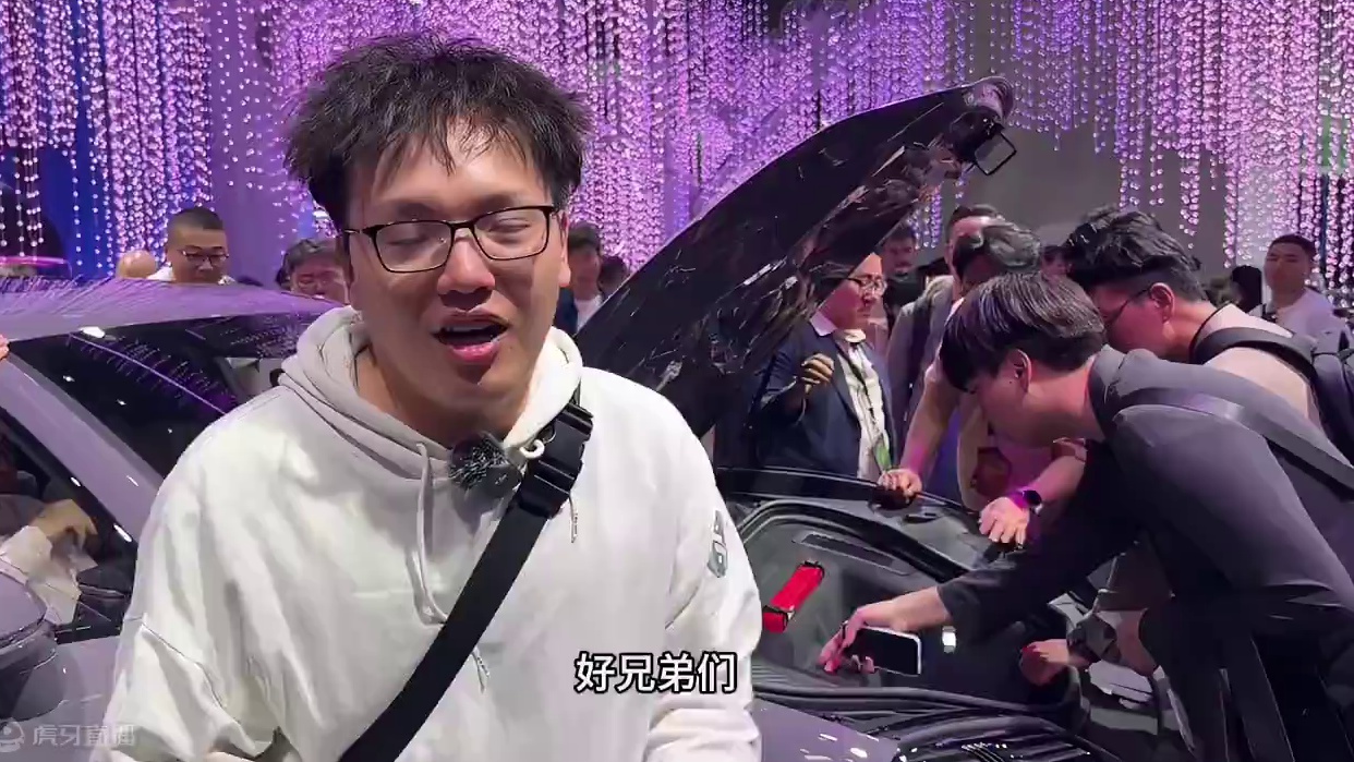 电动冰莓粉保时捷Macan 续航最高613公里比燃油版还贵15万？