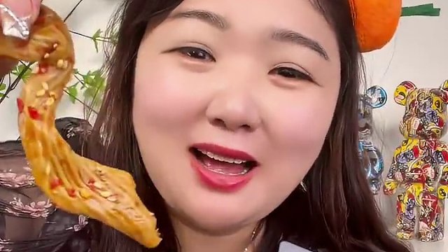 湖南的零食也太辣了吧！！这个香辣鸭脆肠QQ弹弹！卤的也相当入味,太过瘾了！！#鸭肠#解馋小零食