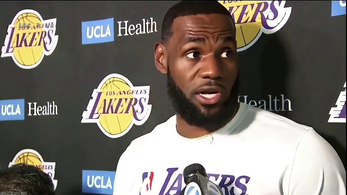 詹姆斯是怎样的人呢，他的伟大不只在场内