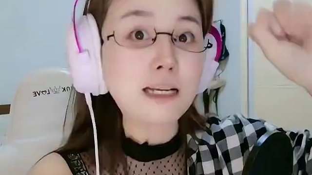 臭弟弟，你给我等着吧就#csgo女玩家 #看看cs2怎么个事 #cs2 #文静小女生社恐内向 #直播