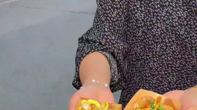 如果你来厦门旅游，没吃过这家蚝蛋烧，那就亏大了！不仅11.8就能吃到6个生蚝与鲜虾双拼蚝蛋烧！而且拳