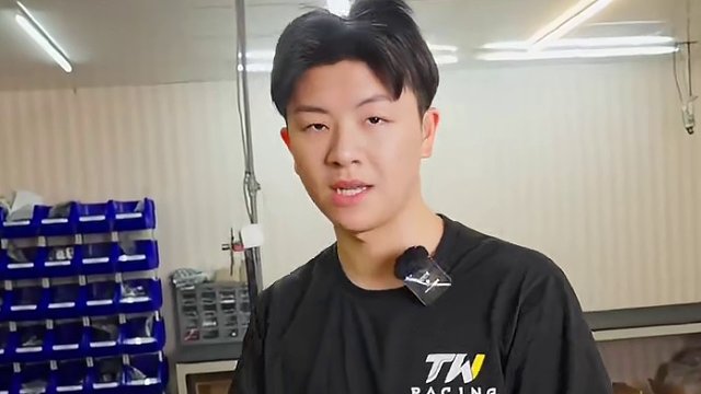 渐层铝圈 高难度喷法！ 
#廖洋玩车 #赛车手 #赛车手日常 #TWracing #d2racing