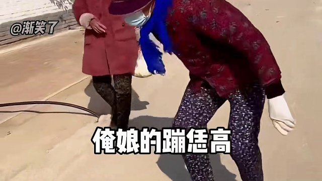 290. 盘点那些假扮老人的年轻人，进门钻被窝那个笑死我了