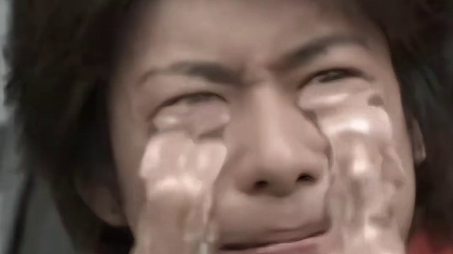 鹰：我与她之间隔着一层看不见的可悲的墙