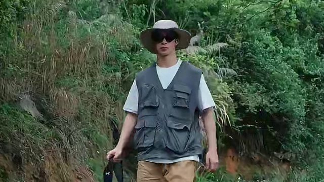 走着走着，总会有一阵风吹散心头的纷扰…… 徒步不能让你得到答案，但能让你忘了问题#徒步 #户外 #感