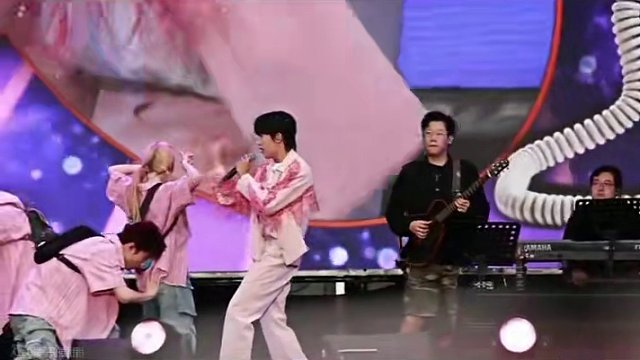 元气森林音乐节厦门站卓沅新歌《Ring Ring Ring》现场直拍 #元气森林厦门音乐节 #十个勤