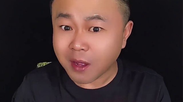 这酸木瓜怎么样呢？酸吗？ #美食测评 #美食 #试吃 #木瓜 #酸