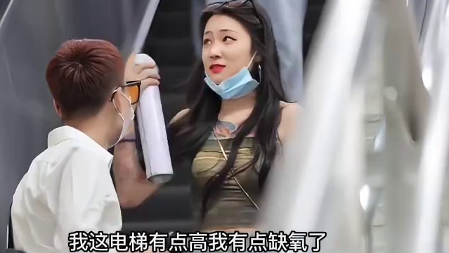 突然转头盯住小姐姐，她竟然缺氧了！